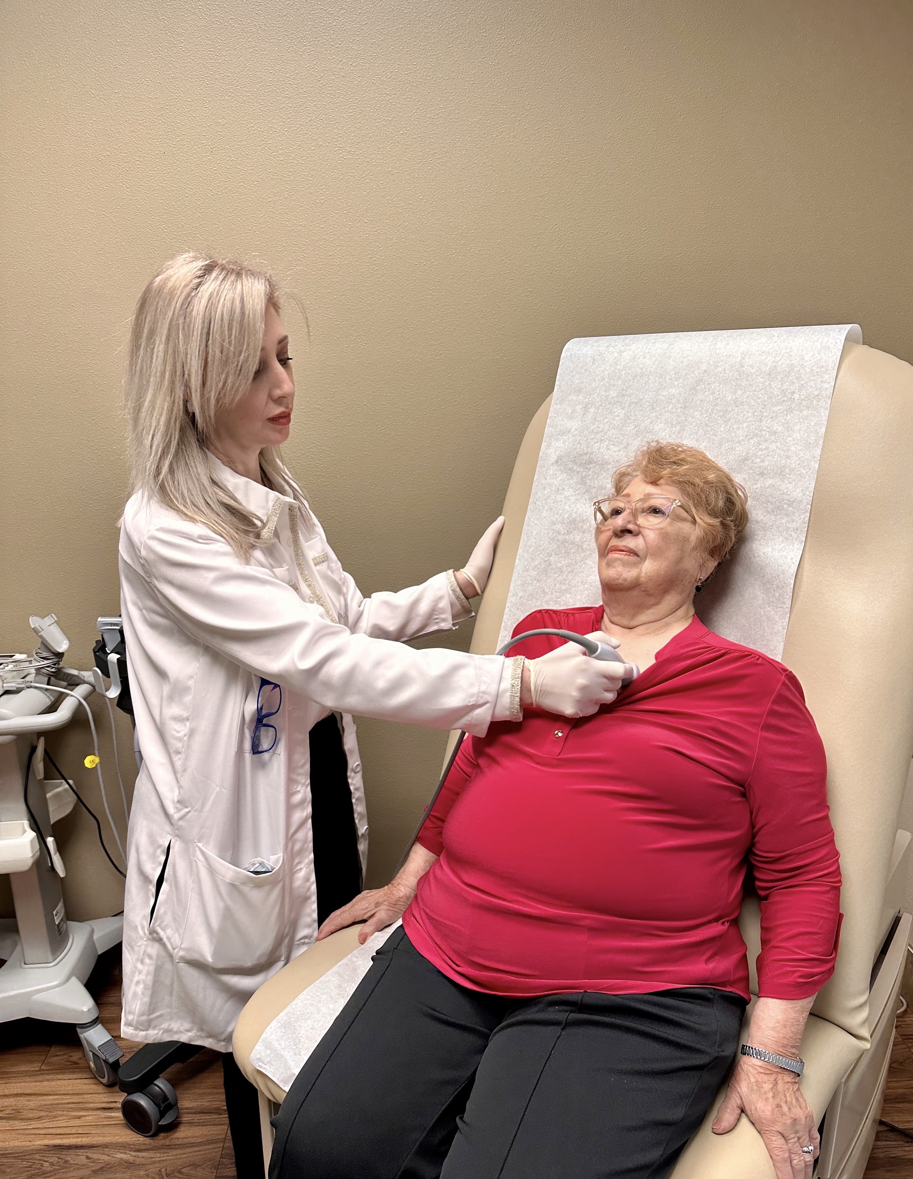 Cardiac evaluation exam room with diagnostic equipment
